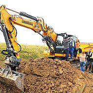 Leica Geosystems: Fitness&uuml;bung in der Bauvermessung: Deutschlandweite &shy;Trainings f&uuml;r Vermessung und Maschinensteuerung