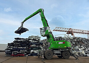 Sennebogen Umschlagmaschine im nachhaltigen Stahlschrottrecycling