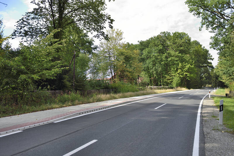 ACO: Neubau eines Radweges unter Einsatz einer Hohlbordrinne