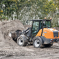 Neue kompakte Bagger und Radlader sowie ein App-Upgrade