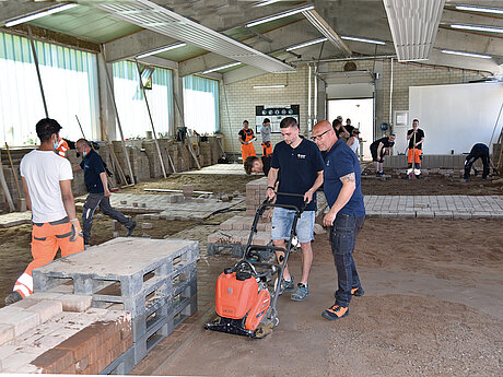 Trennen, Schleifen und Verdichten: Jubiläums-Roadshow mit breiter Produktpalette