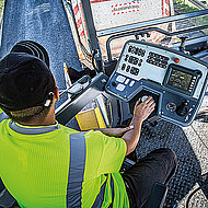 Robuste Bediensysteme f&uuml;r den Stra&szlig;enbau