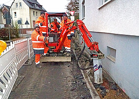 FRD – zeigner: Hydraulikhämmer im Einsatz  für den Glasfaserausbau