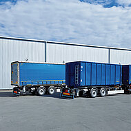 H&uuml;ffermann Transportsysteme: Anh&auml;nger f&uuml;r Wechselbr&uuml;cke und Abroll-Container im Recycling-Einsatz