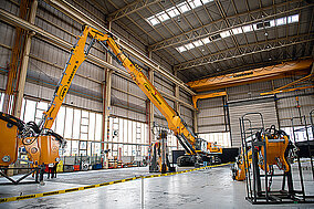 Liebherr: Abbruchbagger bietet maximale Arbeitshöhe von 55 Metern