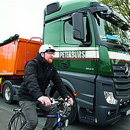 Mercedes-Benz: Fahren mit dem Abbiege-Assistent