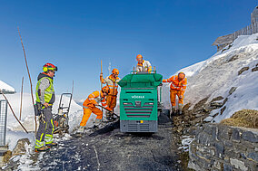 Gehweg-Sanierung: Asphalteinbau in 2 362 m Höhe