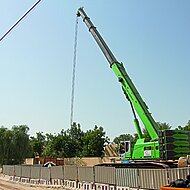 Sennebogen: Gro&szlig;er Raupentelekran f&uuml;r kleine Tunnel