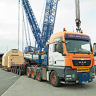 Universal Transport: Erfolgreicher Schwertransport in die Niederlausitz