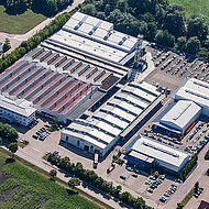 Seit 85 Jahren im Aufw&auml;rtstrend: Bauaufzughersteller aus Asbach-B&auml;umenheim feiert Firmenjubil&auml;um