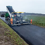Landstra&szlig;en-Sanierung mit dem Super 1800-5i