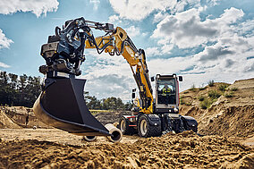 Mit Mobilbagger, Teleskoplader und Stampfer nach Paris