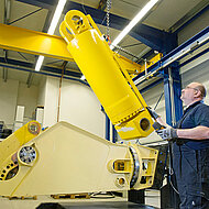 Liebherr-Hydraulikzylinder f&uuml;r die Schrottscheren von Genesis