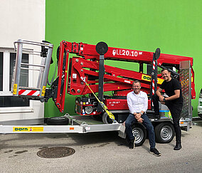 Dorn Lift: Bei der Fassadenreinigung setzt Algenmax auf die Hilfe von Raupenarbeitsbühnen