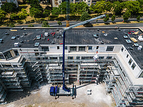 Entladestellen in 20 m Höhe und 15 m Entfernung