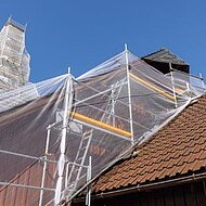 Anpassungsf&auml;higes Stahlger&uuml;st f&uuml;r filigrane Holzkonstruktion