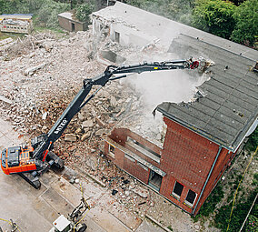 High-Reach-Monster im Abbrucheinsatz