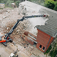 High-Reach-Monster im Abbrucheinsatz