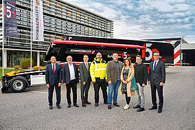 Schwarzmüller: Drei Schwarzmüller-Fahrzeuge an Gewinnspielgewinner überreicht