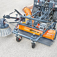 Stoll: Mit der Mehrzweckd&uuml;se das Herbstlaub saugen