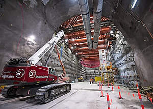 Metro-Tunnelbau in Melbourne: Teleskopkran auf engstem Raum