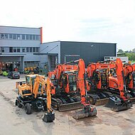 Hyundai-H&auml;ndler ZWO Baumaschinen-Service GmbH erweitert Mietflotte mit drei HX145 LCR Kurzheckbaggern