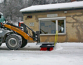 Hofsäuberung im Winter leichtgemacht