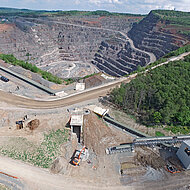 Doppelmayr Transport Technology: Wie ein ehemaliger Tagebau hinterf&uuml;llt wird