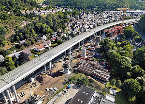 Voll aufgegangen: Doka-Konzept f&uuml;r komplexes Br&uuml;ckenbauprojekt