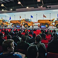 Ritchie Bros.: Baumaschinenversteigerung - Handschlag und Mausklick