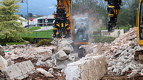 Neue Abbruchzangen verwandeln Baumaschinen in mobile Brecher