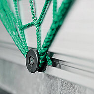 Ladungssicherungsnetz mit flexiblen Netzhaken