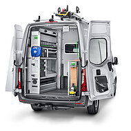 Bott zeigt zwei ausgebaute Fahrzeuge auf der ISH 2023