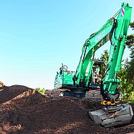 Kobelco-Bagger mit Engcon-Tiltrotatoren und automatischer Kippfunktion