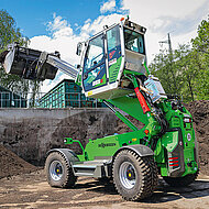 SENNEBOGEN: Zwei Teleskoplader ersetzen drei Radlader