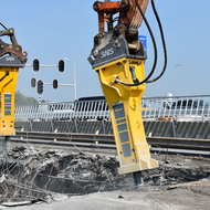 Epiroc: Drei Br&uuml;cken in 48 Stunden niedergelegt &ndash; mit schweren Hydraulikh&auml;mmern von Epiroc