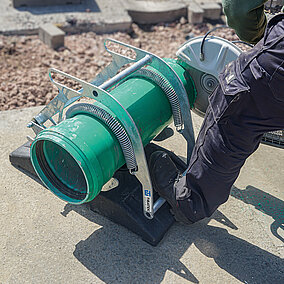 Per Klemmvorrichtung Rohre sicher fixieren 