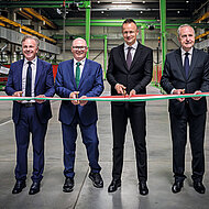 In Ungarn: Sennebogen eröffnet zweites Stahlbauwerk