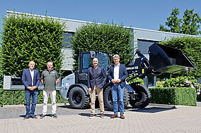 Radlader »908« im Jubiläums-Look für Berliner GaLaBauer