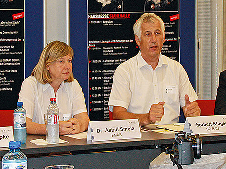 BG Bau: Der Kampf gegen Staub auf der Baustelle geht weiter