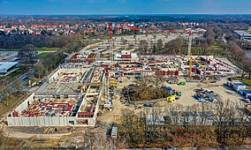 PERI: Sehenswertes Schulgebäude als PERI-Anschauungsobjekt