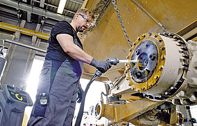 Kärcher: Trockeneisstrahlen in der Wartungsreinigung