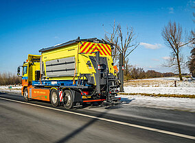 MAN: E-Lkw beweist als Streufahrzeug seine Wintertauglichkeit 