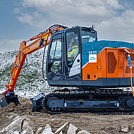 Kiesel: Deutsch-Schweizer Kompaktbagger arbeitet batterieelektrisch