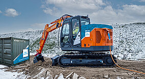 Kiesel: Deutsch-Schweizer Kompaktbagger arbeitet batterieelektrisch