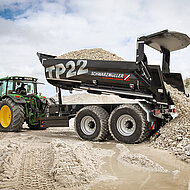 Wilhelm Schwarzm&uuml;ller: Offroad-Mulden f&uuml;r den Einsatz mit Gro&szlig;traktor werden ausgeliefert