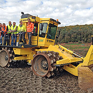 Abfall-Volumen reduzieren: ZAK nimmt Erdverdichter-Spezial-Maschine in Betrieb