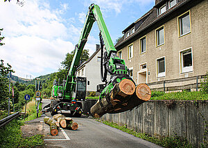 Sennebogen 728 E im Einsatz gegen Eschentriebsterben