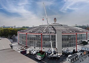 B&ouml;cker-Autokrane im Einsatz an der Dortmunder Westfalenhalle