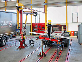 Auch für Eichungen und aufwendige Reparaturen am Fahrzeugrahmen gerüstet